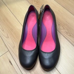 CROCS A-leigh closed toe wedge heels Espresso walnut brown size 9